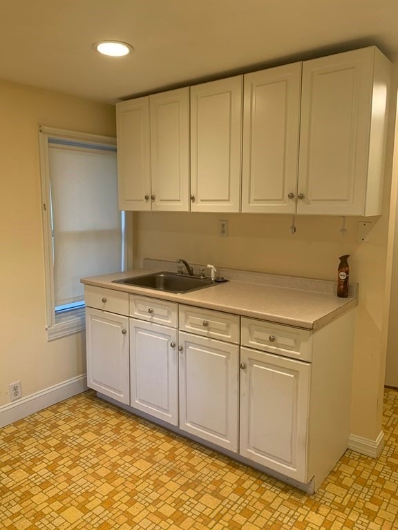 147 Washington Cir unit 1, Woburn, MA 01801 - photo 1