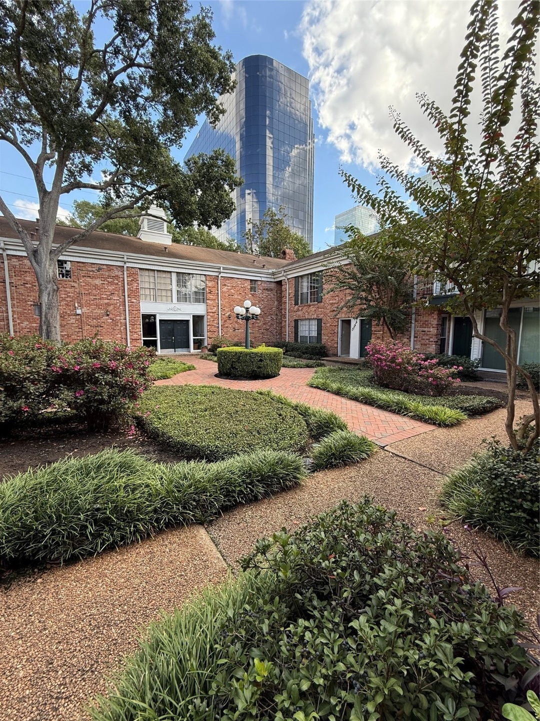 3400 Timmons Ln unit 15, Houston, TX 77027 - photo 1