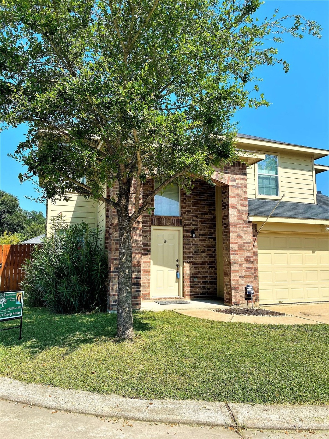 201 S Native Ln, Houston, TX 77022 - photo 1