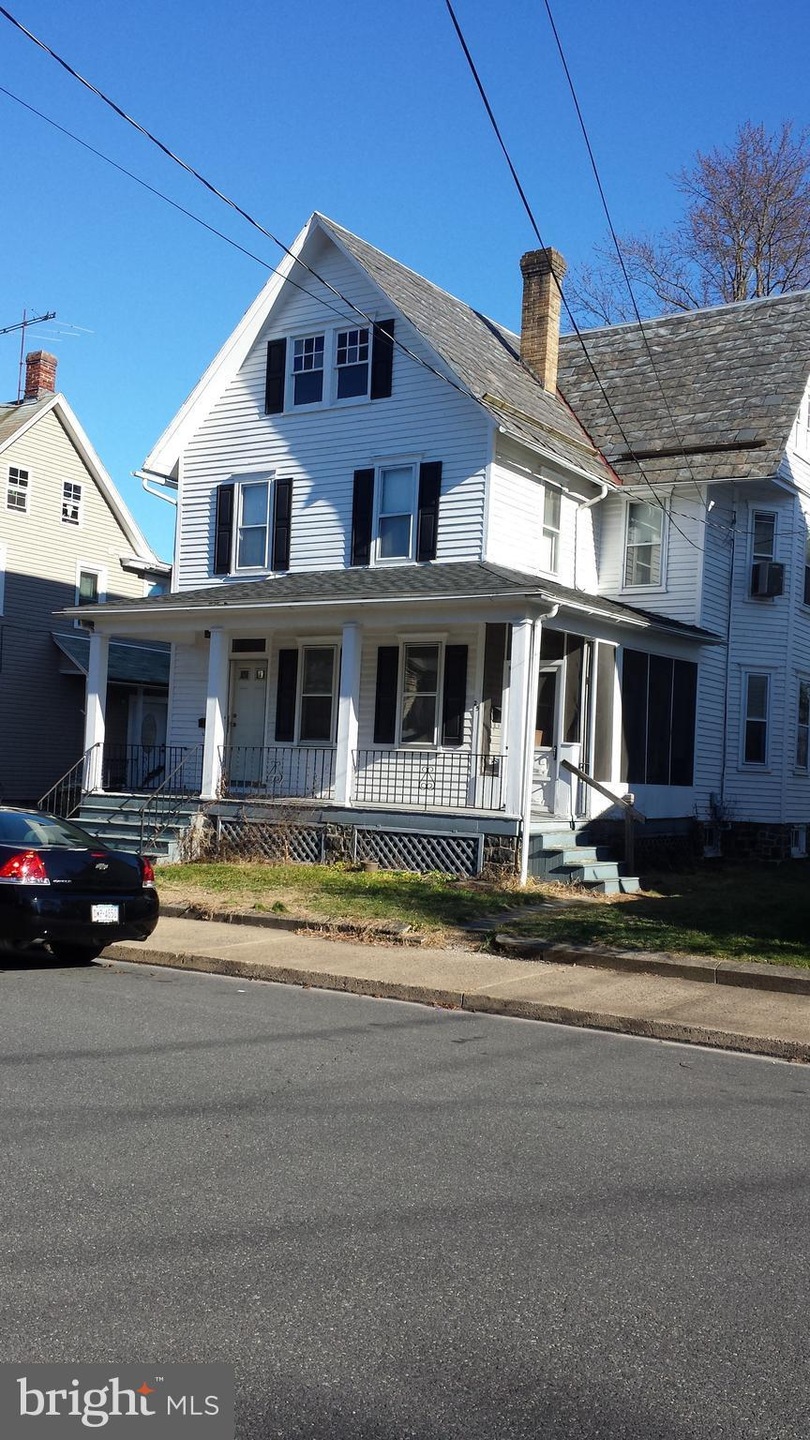 25 N Penrose St unit 1, Quakertown, PA 18951 - photo 1