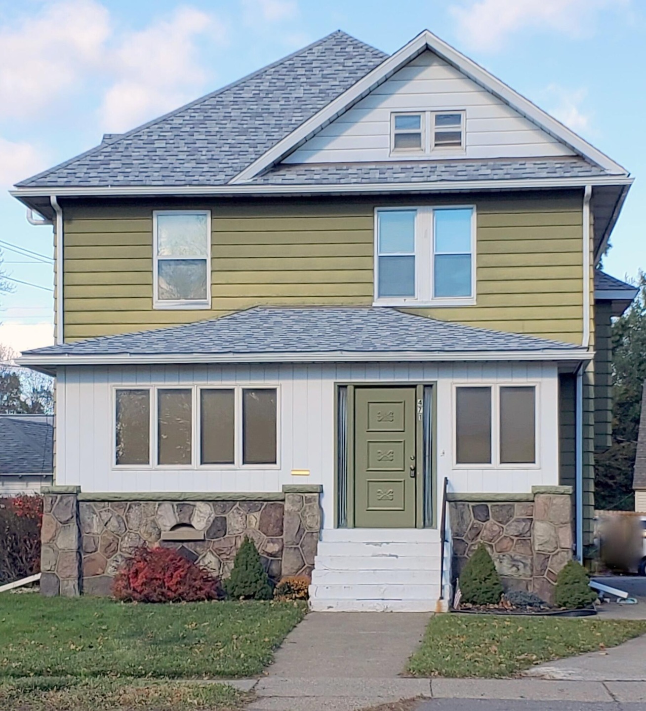 471 NE Capital AVE