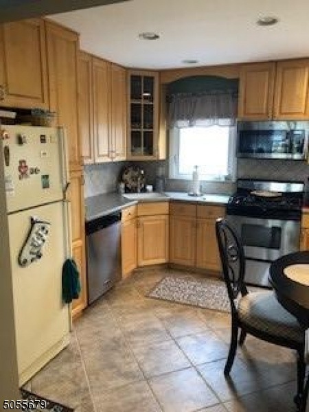 1315 Vauxhall Rd, Union, NJ 07083 - photo 1