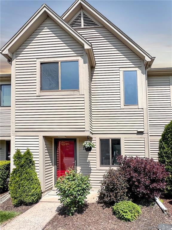 155 Village Square Dr unit 11, New Britain, CT 06053 - photo 1