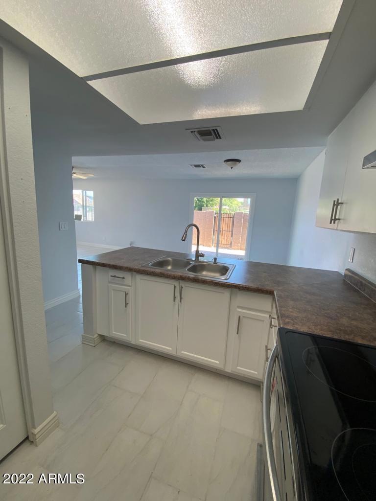 4241 N 69th Dr unit 1302, Phoenix, AZ 85033 - photo 1