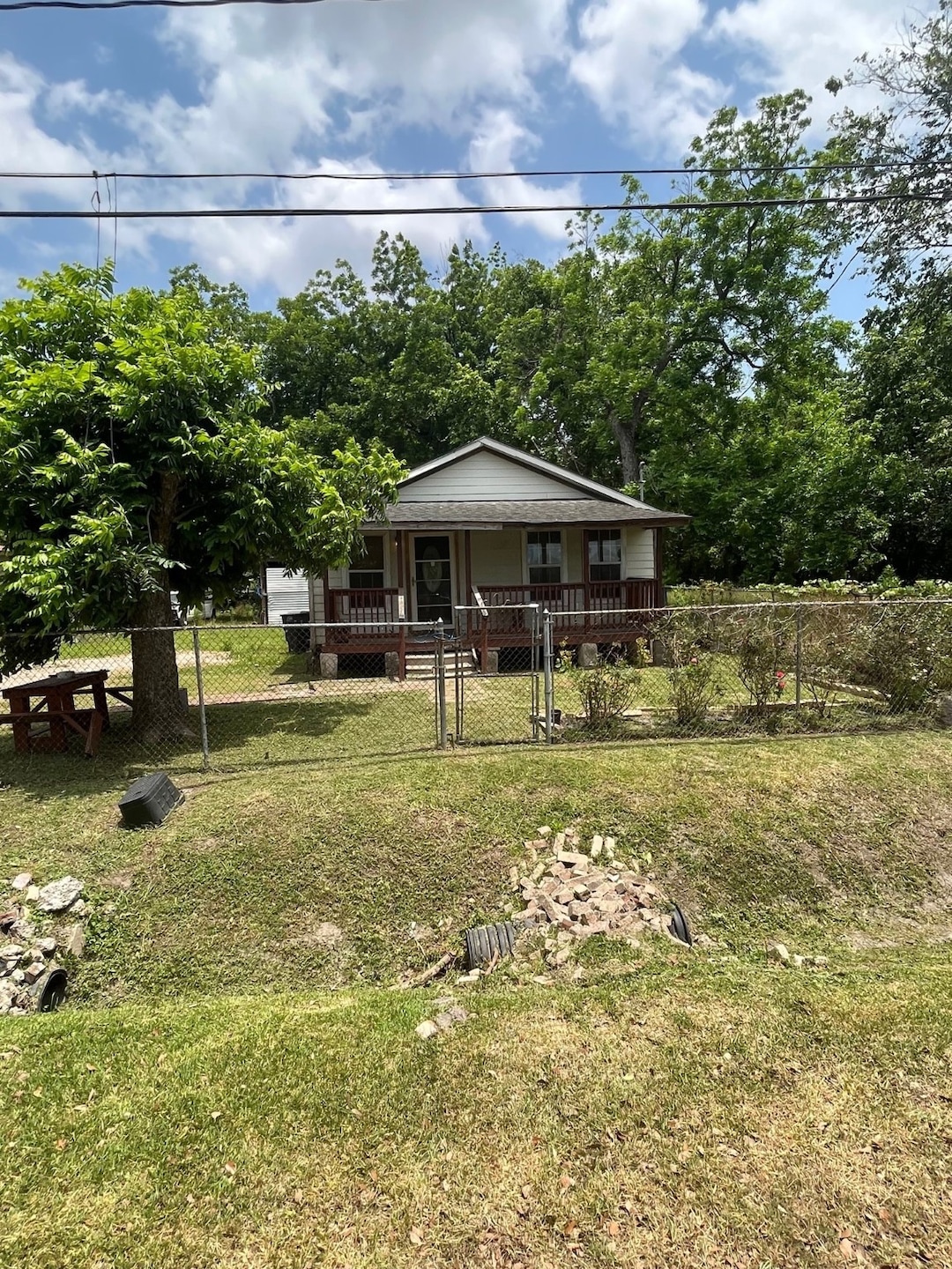 6020 Shotwell St, Houston, TX 77028 - photo 1