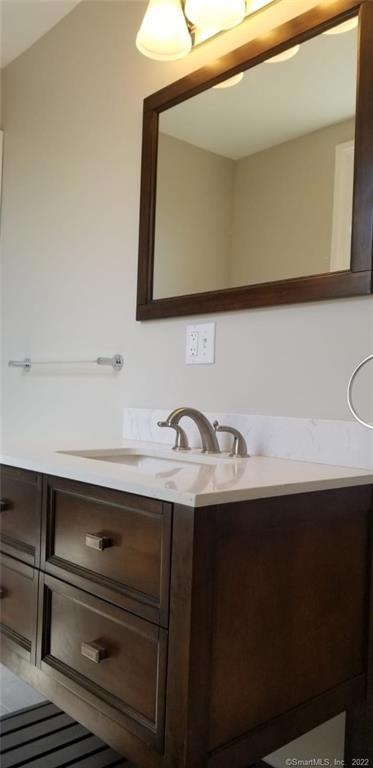 580 Kossuth St unit 3, Bridgeport, CT 06608 - photo 1