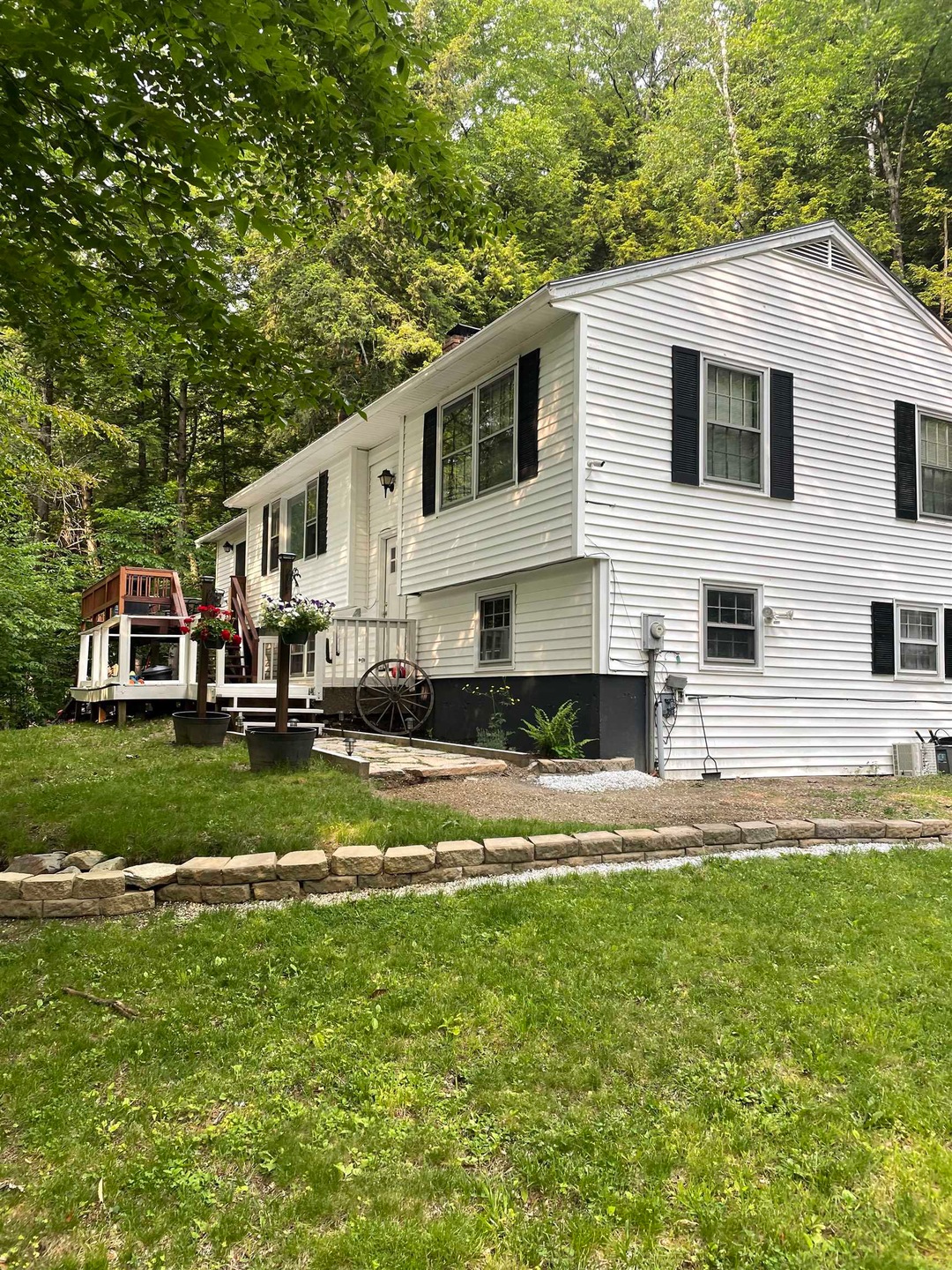 82 Scotts Dr, Charlestown, NH 03603 - photo 1