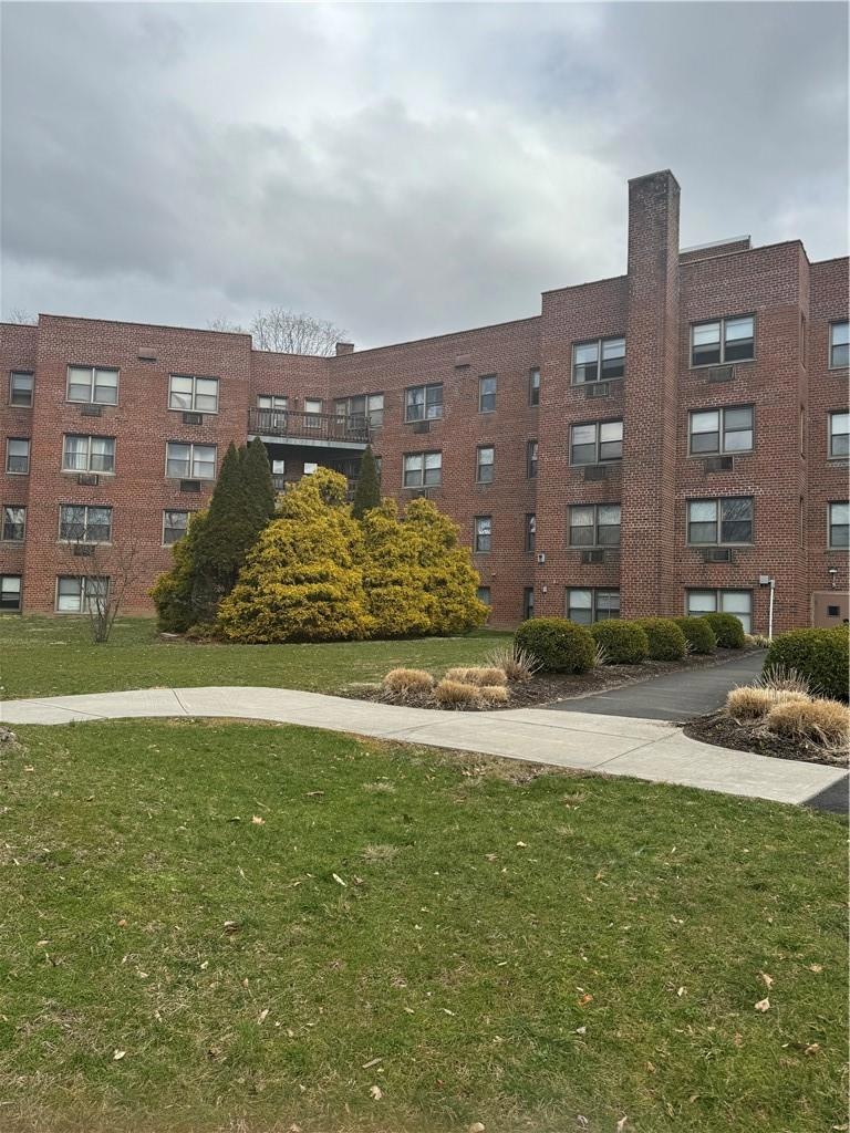 Oakdale Manor unit C24, Suffern, NY 10901 - photo 1