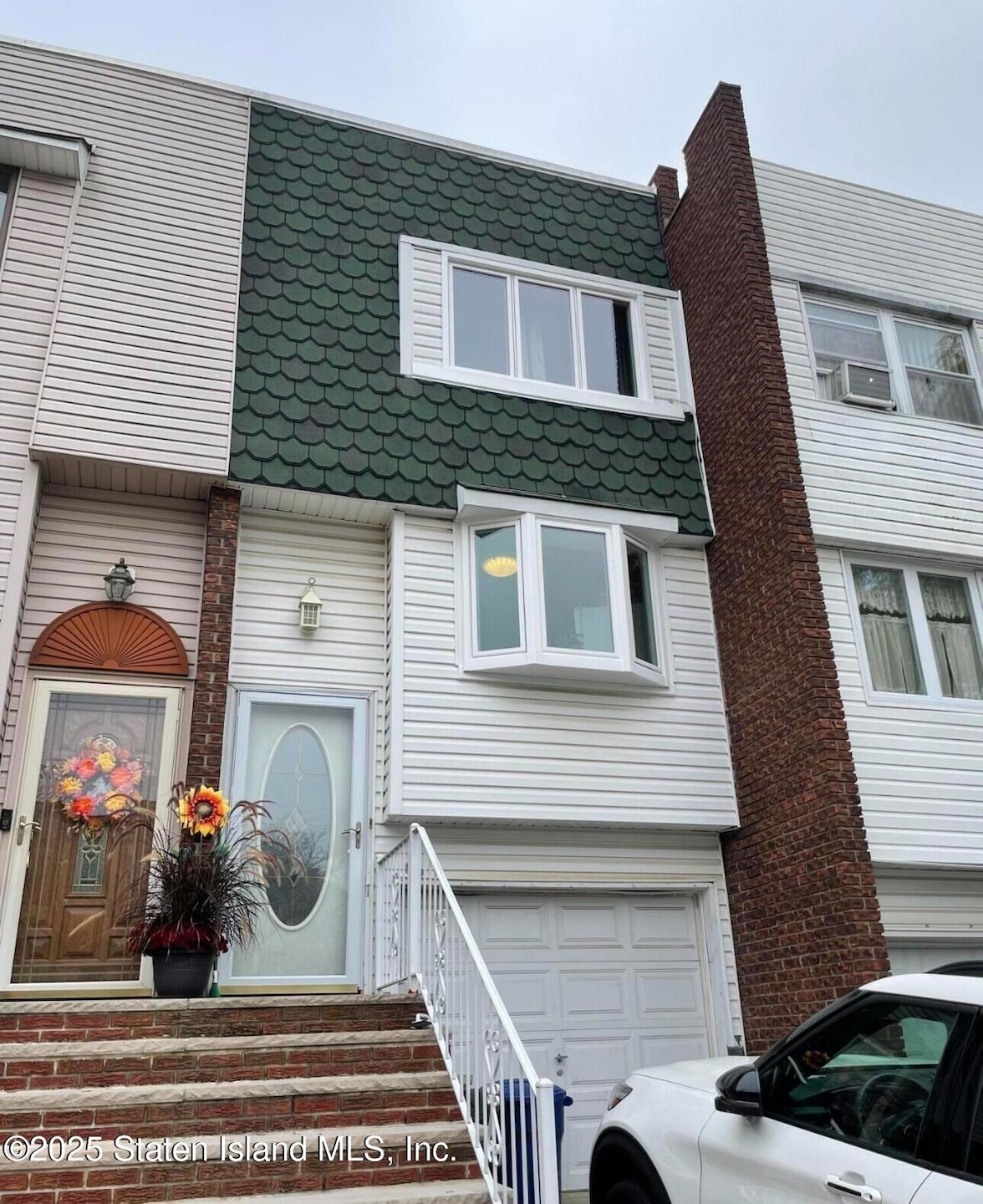 For Sale $575,000 • Co-Listing Agent