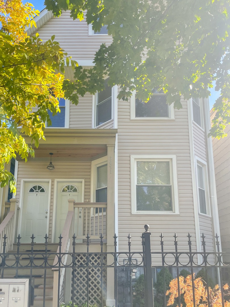 3051 N Gresham Ave unit 2, Chicago, IL 60618 - photo 1