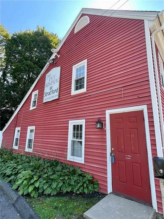 1185 Linden Ave unit 2nd flr, Stratford, CT 06615 - photo 1