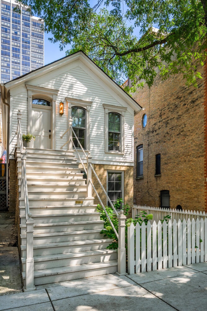 Sold $1,835,000 • Co-Listing Agent