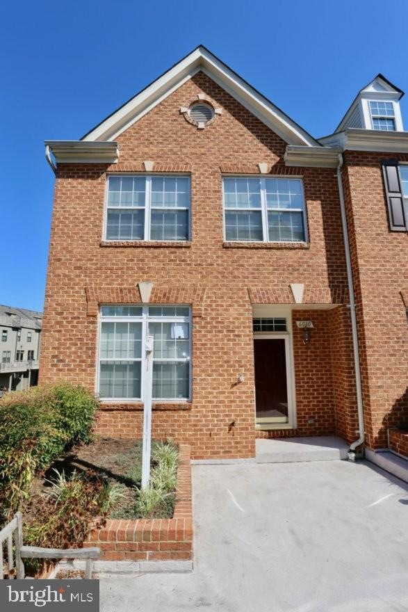 6030 Madison Overlook Ct, Falls Church, VA 22041 - photo 1