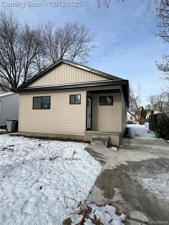 1535 E Meyers Ave, Hazel Park, MI 48030 - photo 1