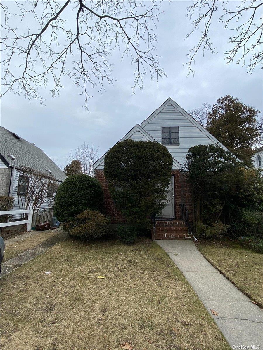 81-23 259th St, Glen Oaks, NY 11004 - photo 1