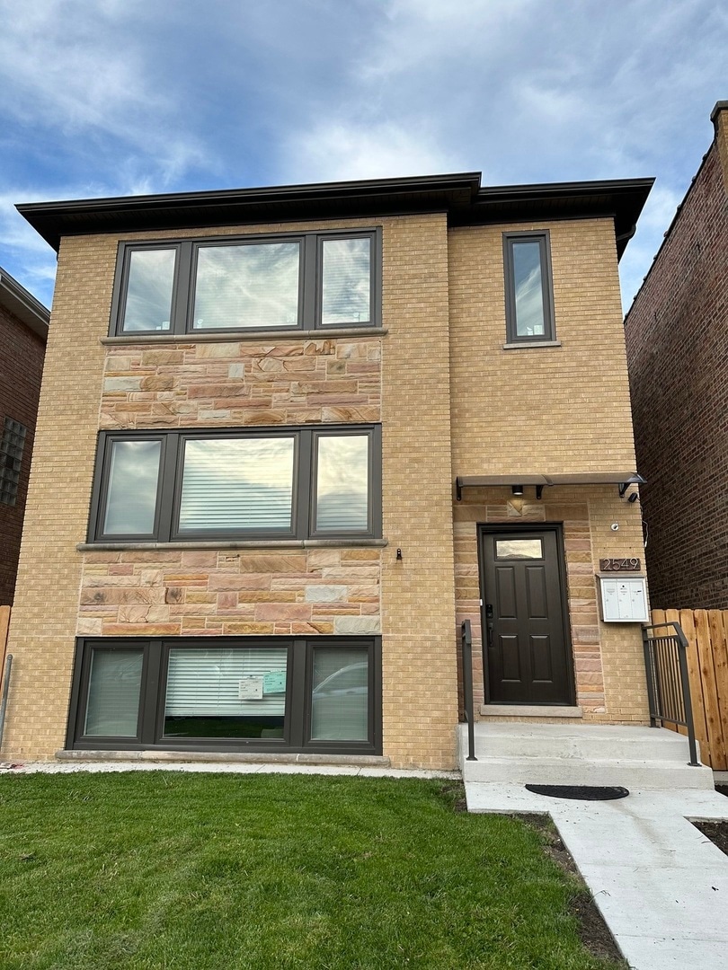 2549 N 72nd Ct unit 3, Elmwood Park, IL 60707 - photo 1