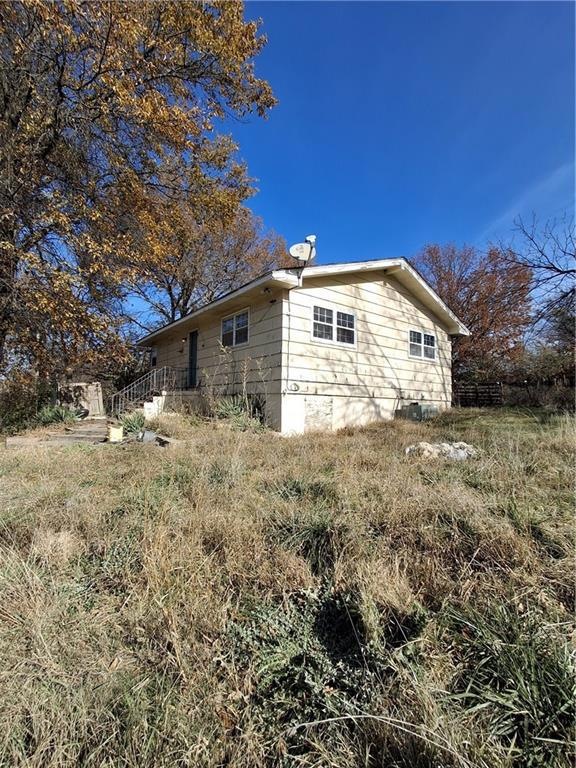 5915 E 84th St, Kansas City, MO 64138 - photo 1