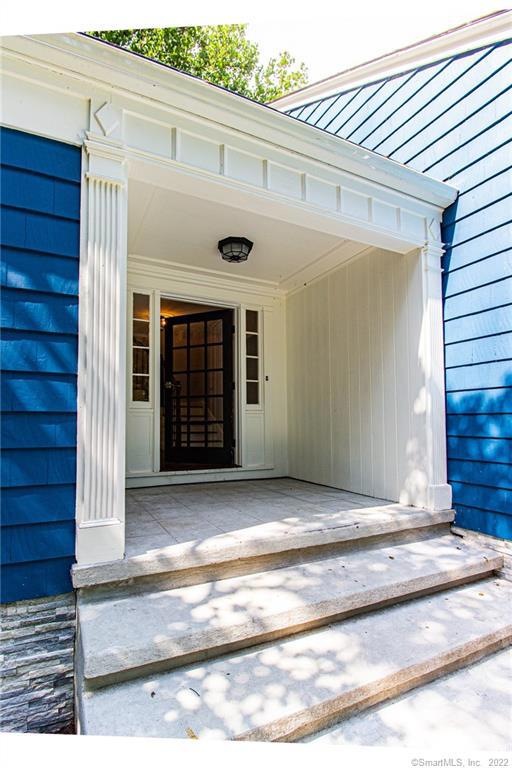 162 Stoneleigh Square, Fairfield, CT 06825 - photo 1