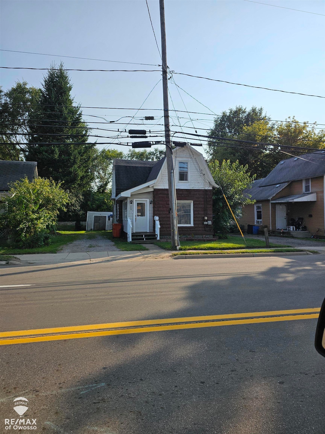 304 W Corunna Ave, Corunna, MI 48817 - photo 1