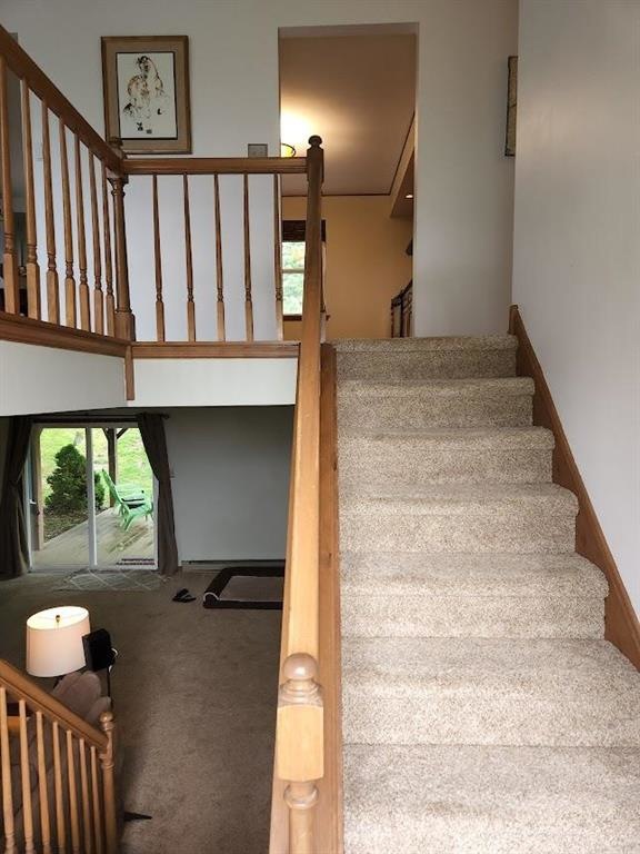 6526 Robin Cir, Slatington, PA 18080 - photo 1