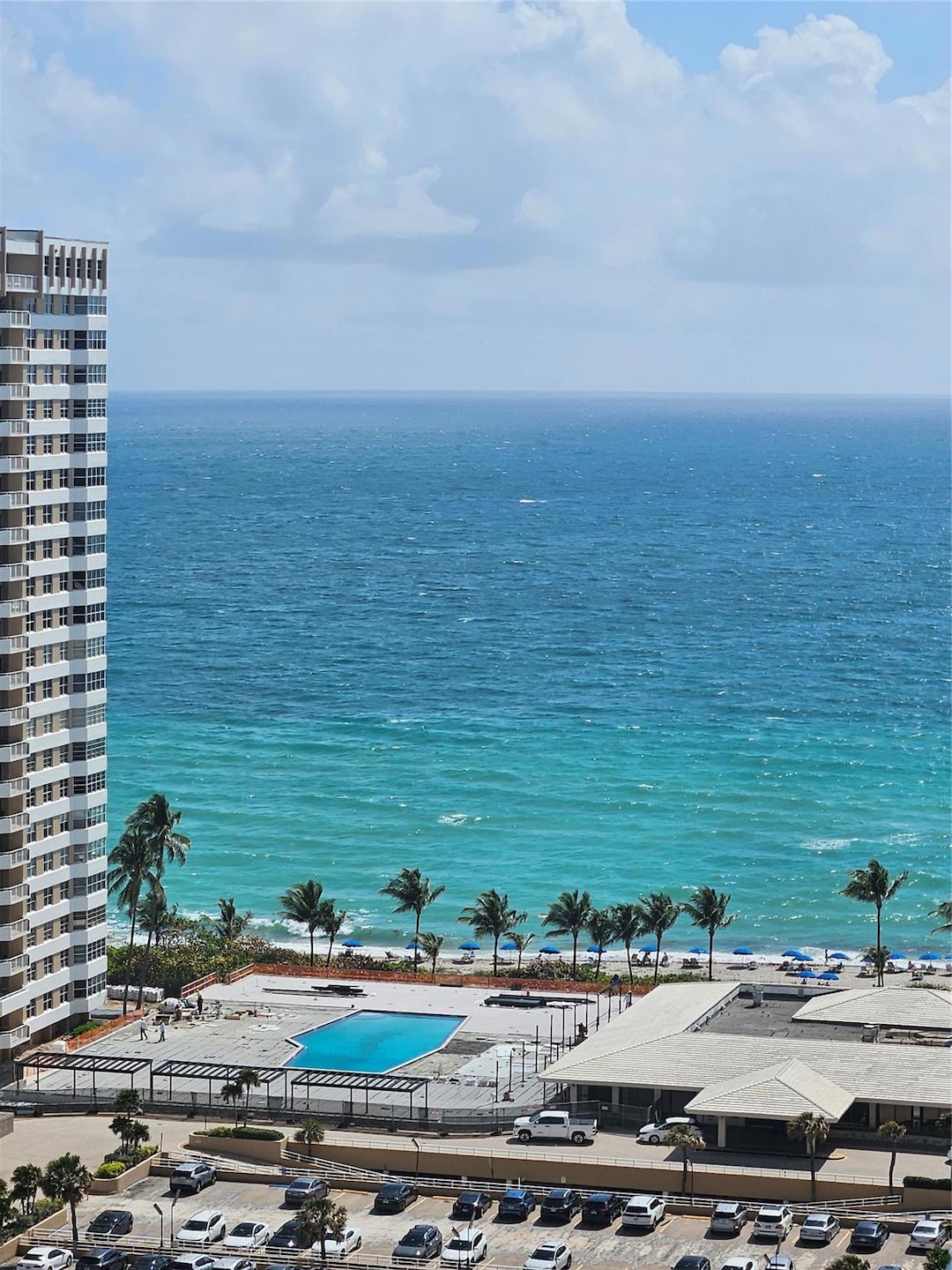 The Hemispheres unit 20D, Hallandale Beach, FL 33009 - photo 1