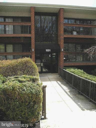 101 Skyhill Rd unit 104, Alexandria, VA 22314 - photo 1
