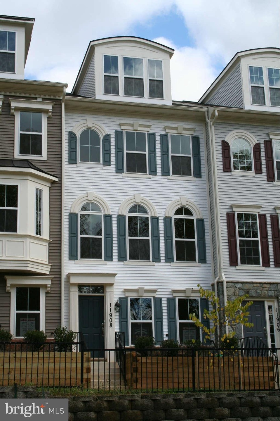 11908 Weybridge Ln, Germantown, MD 20876 - photo 1