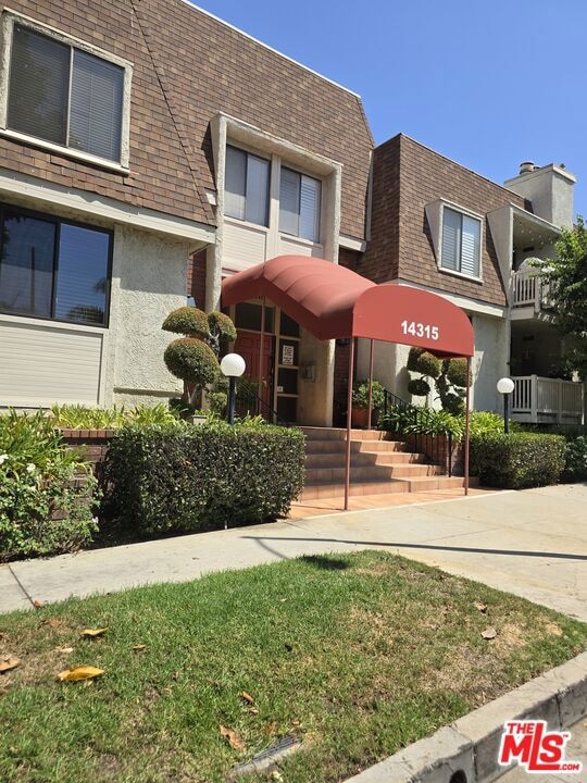 14315 Riverside Dr unit 105, Sherman Oaks, CA 91423 - photo 1