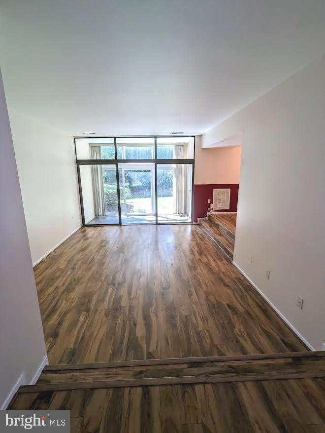 1621 Parkcrest Cir unit 101, Reston, VA 20190 - photo 1