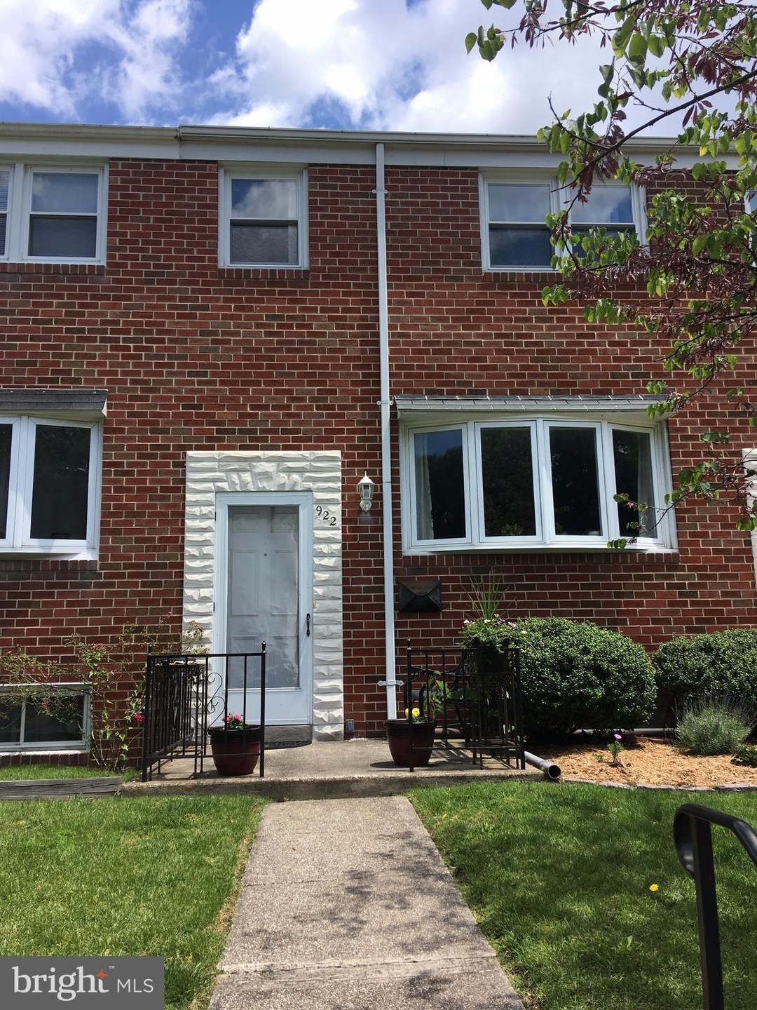 922 Circle Dr, Halethorpe, MD 21227 - photo 1