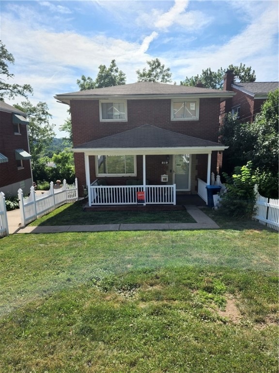 Easy to maintian fenced front yard  and entry to h