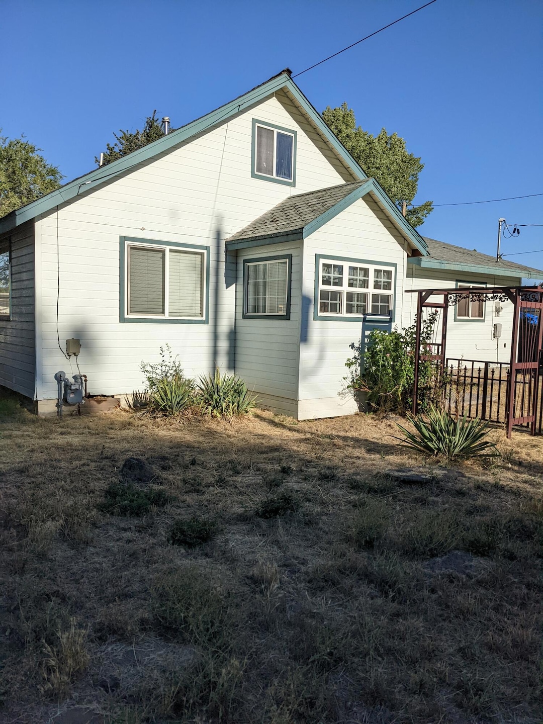 3339 Crest St, Klamath Falls, OR 97603 - photo 1