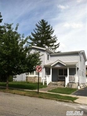 22 Oldwood Rd unit 2nd Fl, Port Washington, NY 11050 - photo 1