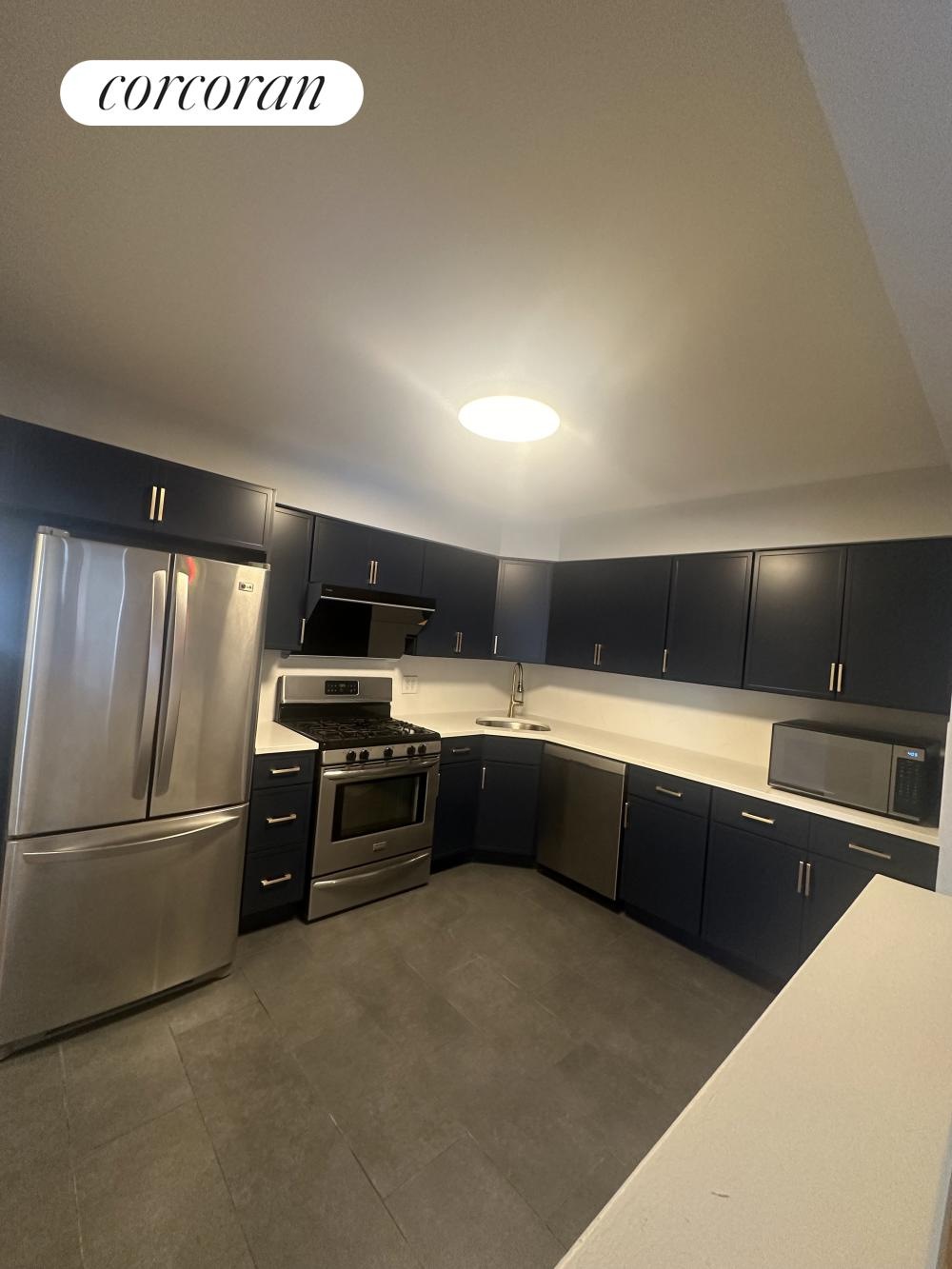 70-27 57th Dr unit B, Flushing, NY 11378 - photo 1