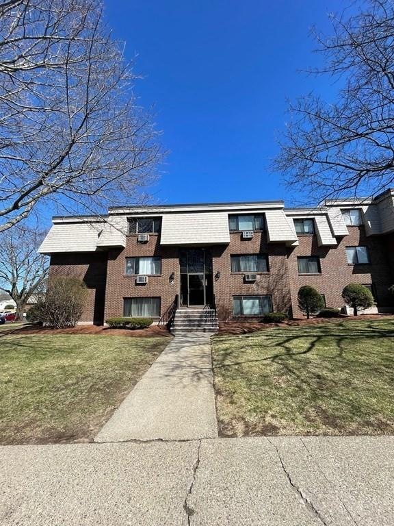 6 Hallmark Gardens unit 9, Burlington, MA 01803 - photo 1