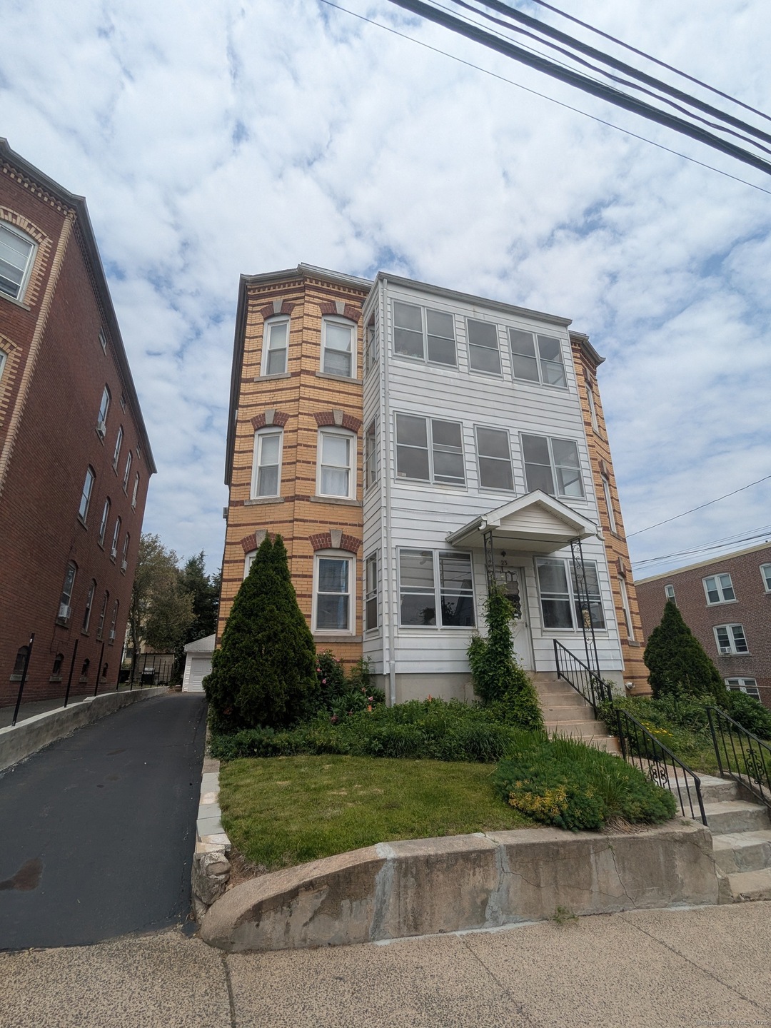 23 Lyman St unit 3 East, New Britain, CT 06053 - photo 1