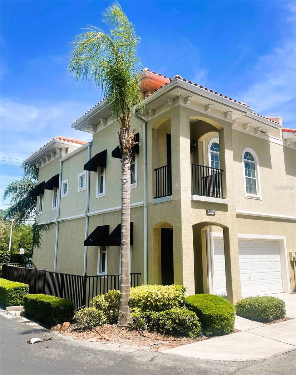 exterior front corner unit