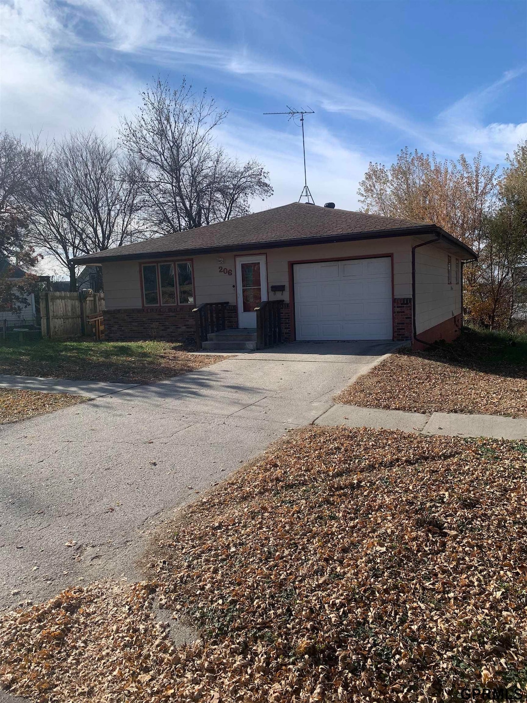 206 N Thomas Ave, Oakland, NE 68045 - photo 1