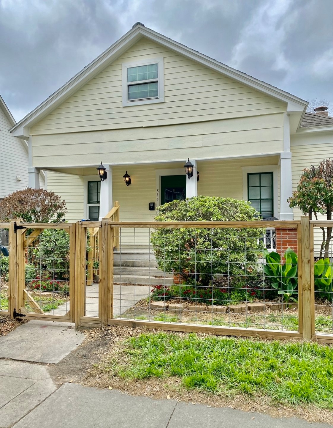 845 Columbia St, Houston, TX 77007 - photo 1
