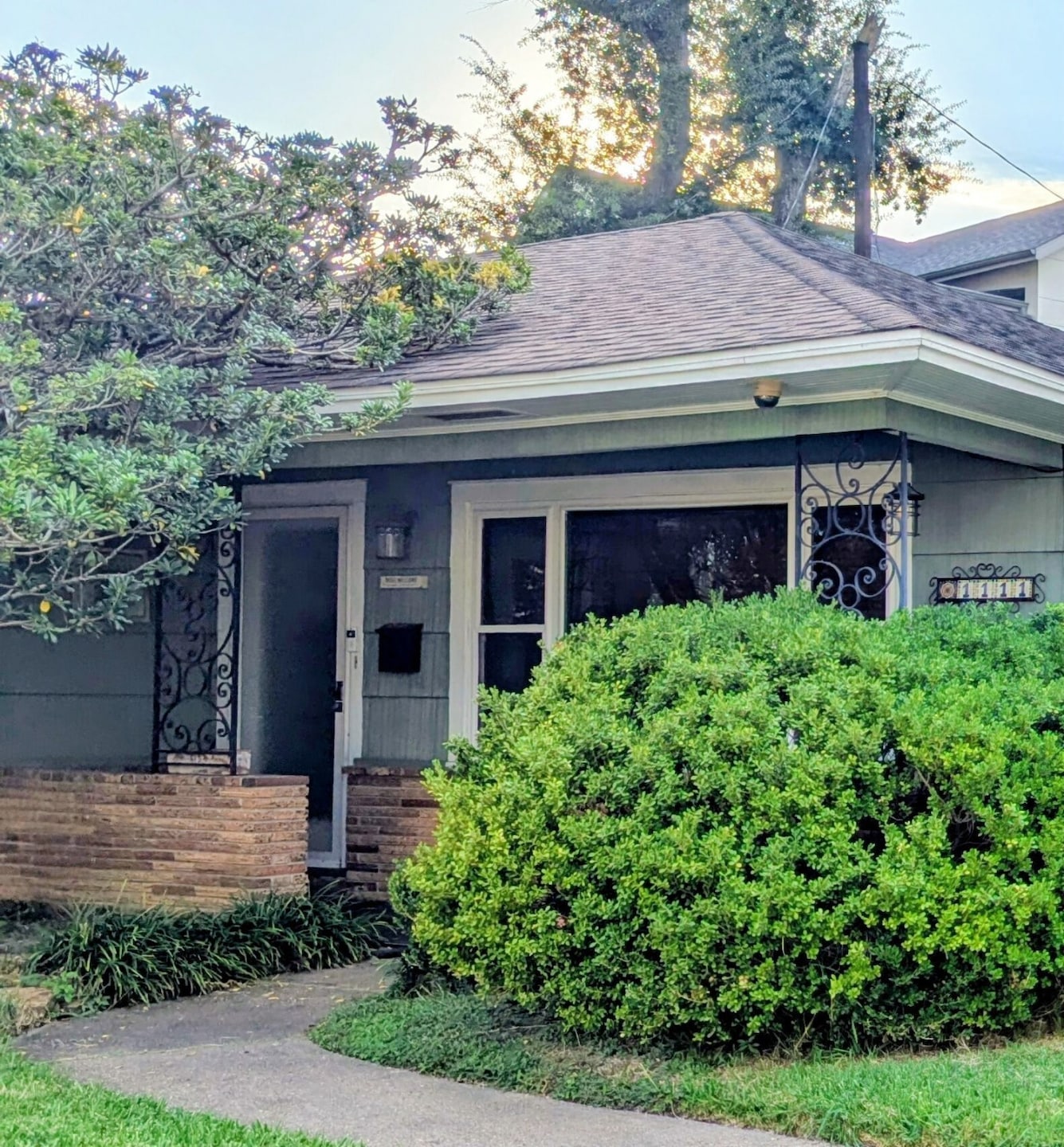 1111 Woodhill Rd, Houston, TX 77008 - photo 1