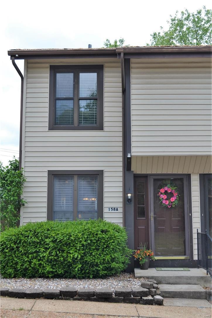 Fabulous multi-level end unit townhouse in Beard V