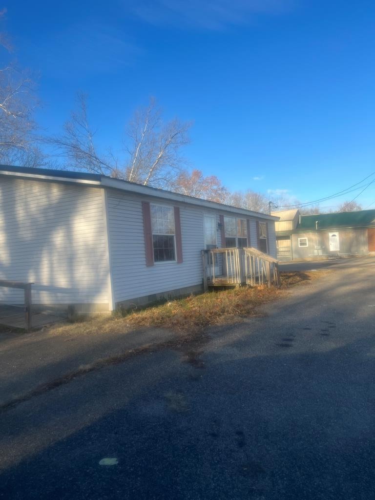 660 W 2nd St, Waverly, OH 45690 - photo 1