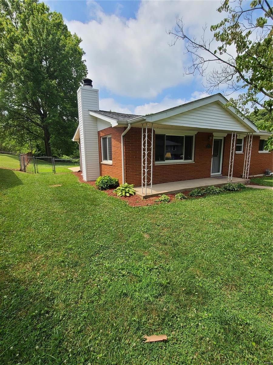 103 Creekside Dr, Collinsville, IL 62234 - photo 1