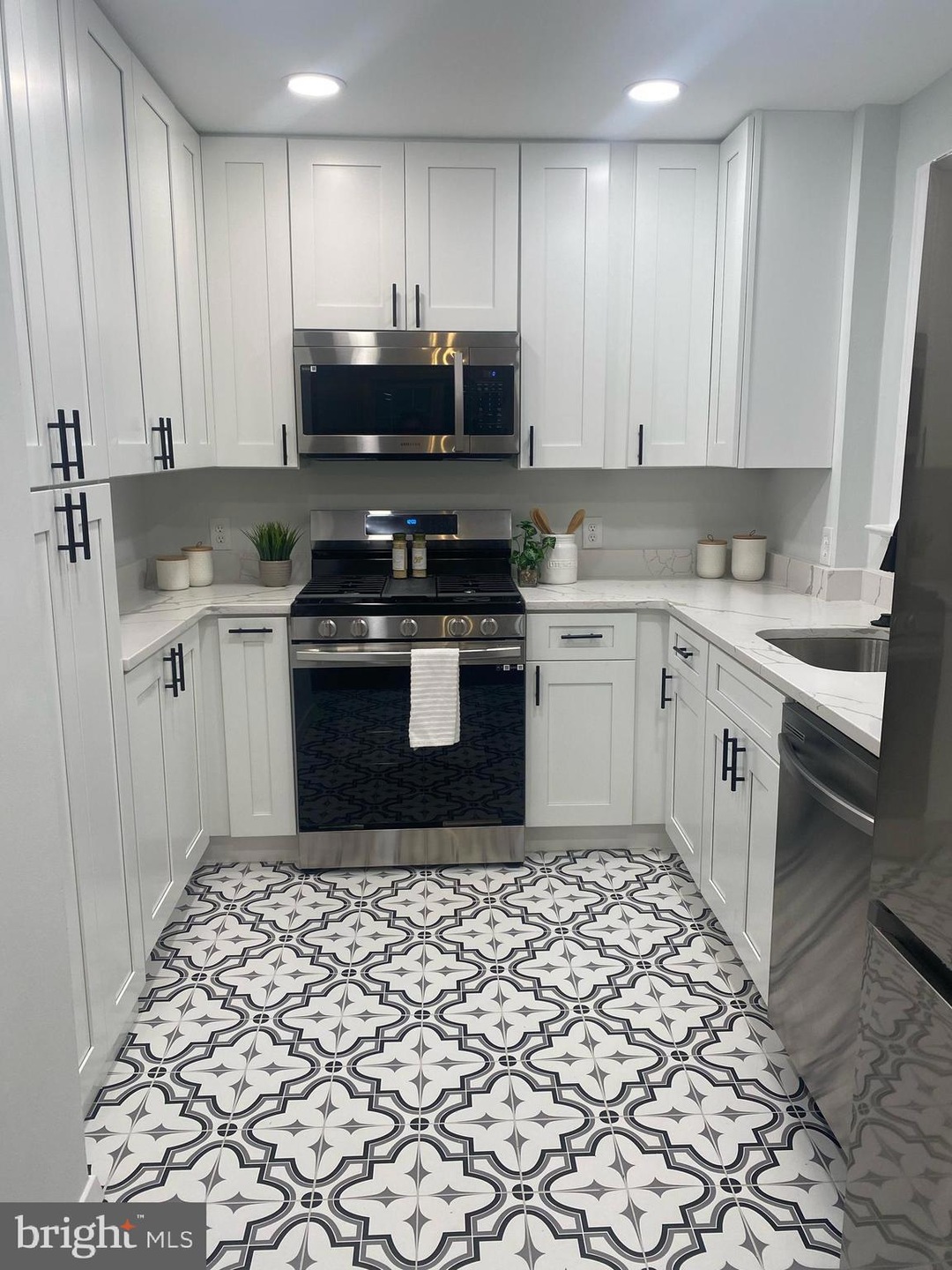 1602 Mount Eagle Place, Alexandria, VA 22302 - photo 1