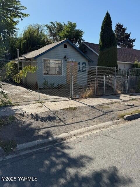 1204 Cherry Ave, Yakima, WA 98902 - photo 1