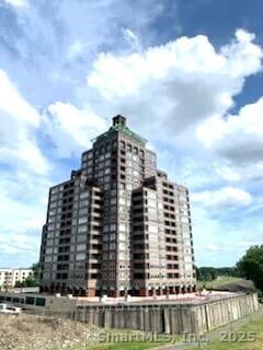 Riverpoint on the Connecticut unit 708, East Hartford, CT 06108 - photo 1