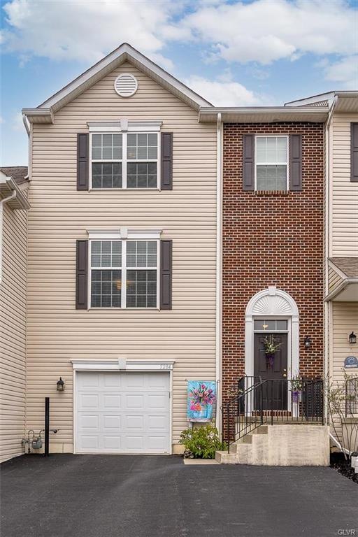 5284 Spring Ridge Dr E, Macungie, PA 18062 - photo 1