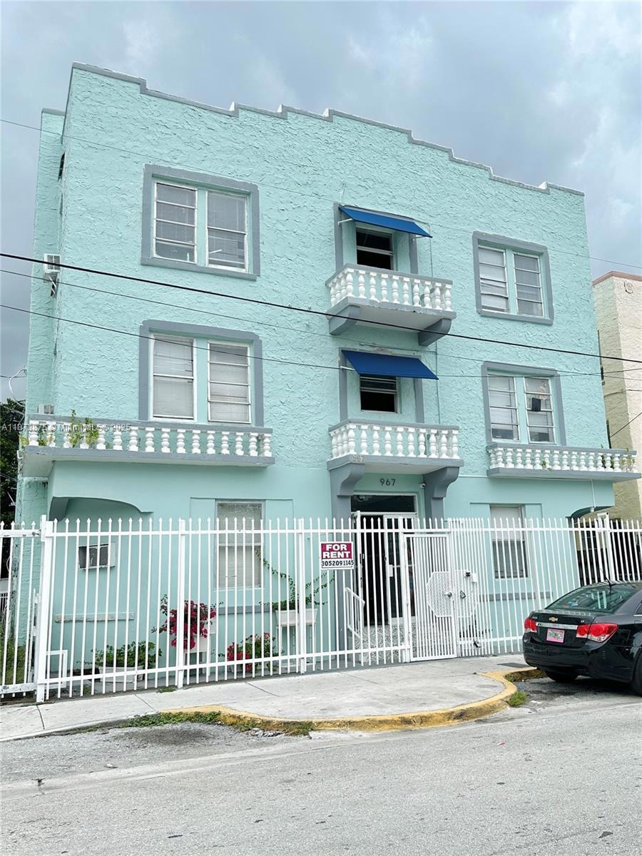 967 SW 5th St unit 17, Miami, FL 33130 - photo 1