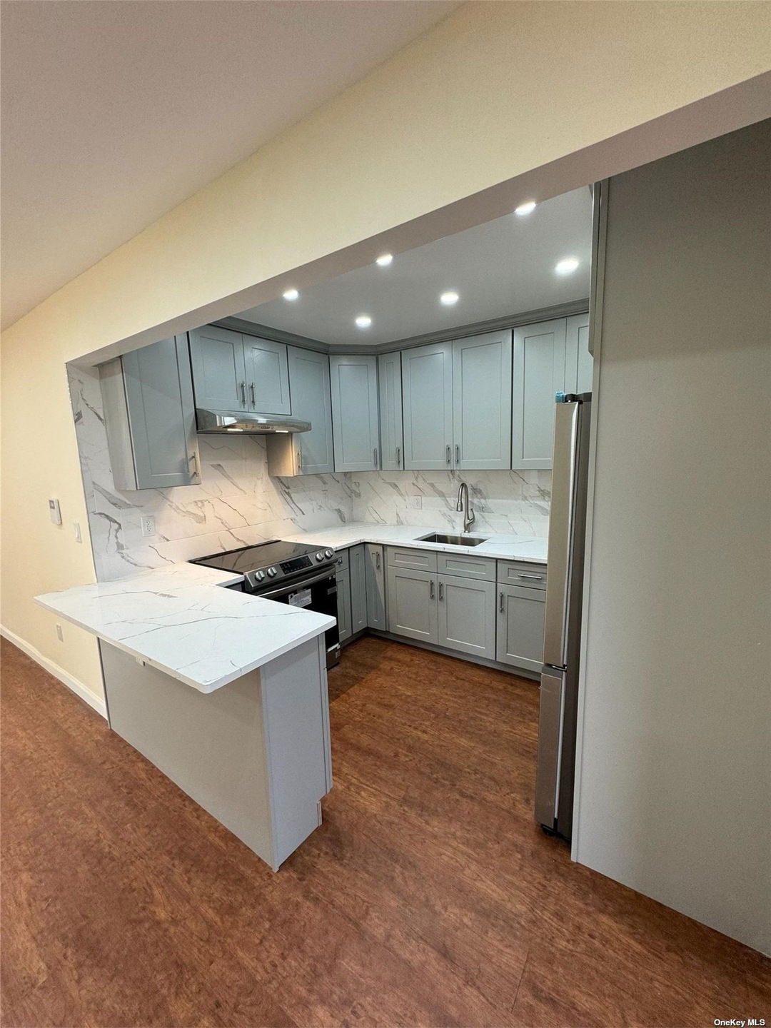 60-03 56th Rd unit 2, Maspeth, NY 11378 - photo 1