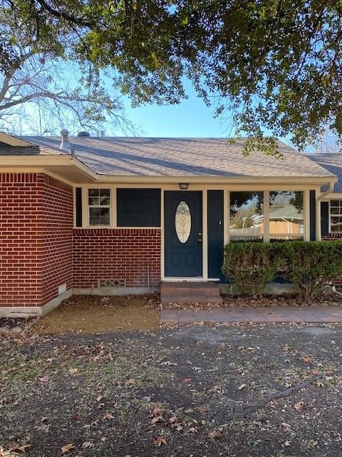 401 Meadow Dr, Gainesville, TX 76240 - photo 1